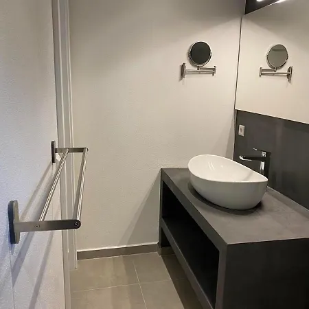 Admiring Holiday In With Private Bubble Bath פרמנטורה